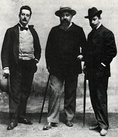 Слева направо: Пуччини и его либреттисты Джузеппе Джакоза и Луиджи Иллика